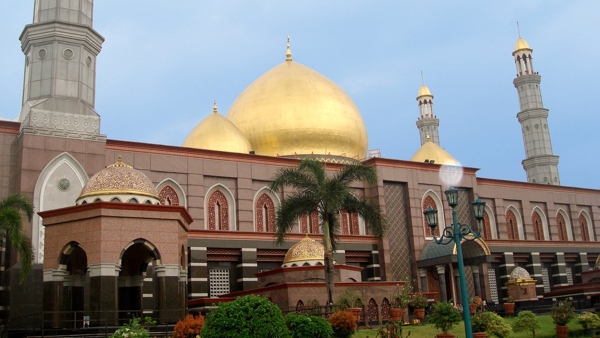 Main Yuk Ke Masjid Kubah Mas, Spot Ngabuburit Hits di Depok