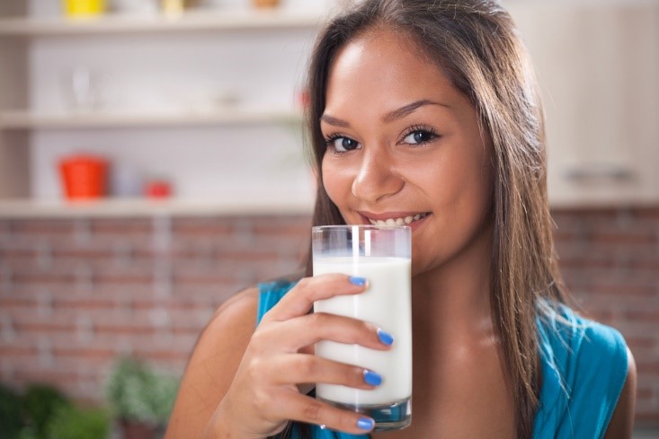 Benarkah Kolesterol Naik Karena Minum Susu? Ini Faktanya